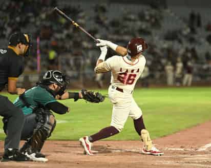El toletero Guinda rescató el último duelo de la serie para Unión Laguna frente a Saltillo, en el Estadio de la Revolución. (Fotografía Ramón Sotomayor)