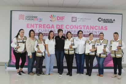Reconocen a usuarias que concluyeron con su capacitación en los centros comunitarios del DIF Torreón