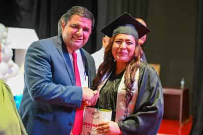Alcalde de Lerdo acompaña a graduados de primera generación del CECyTE de Nazareno