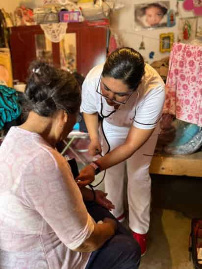 Apoya Bienestar con su programa Salud Casa por Casa a los afectados por las lluvias.
