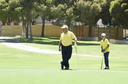 El torneo de golf en La Rosita fue de parejas en alusión al Día del Padre, por
lo que nadie desaprovechó la ocasión para poder jugar. (Archivo)