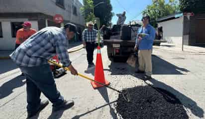 Intensifican labores de bacheo en Lerdo tras lluvias recientes