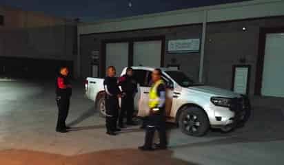 Autoridades salvan la vida de joven que intentaba con saltar de puente