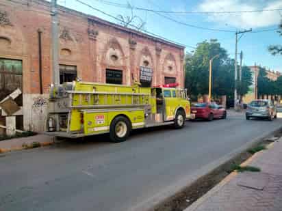 Se registra incendio en propiedad abandonada frente a escuela de Lerdo