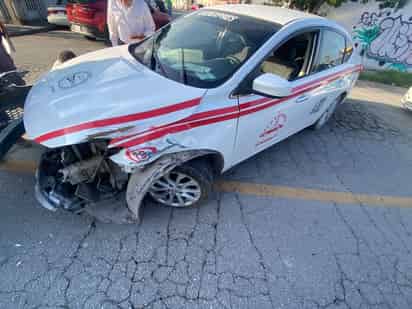 Motociclista resulta lesionado tras impactarse contra taxi en Gómez Palacio