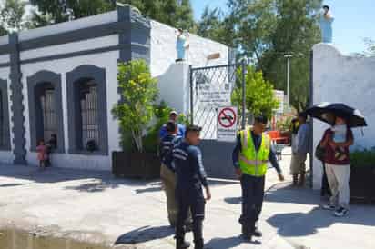 Accidente en Panteón Municipal de Torreón, hay tres personas lesionadas tras caer en tumba derrumbada
