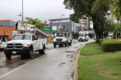 Sheinbaum niega que producción industrial esté en riesgo y CFE pide ajustar horario de operación