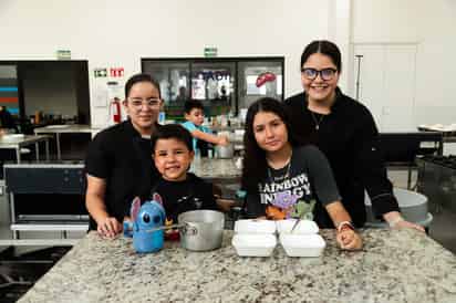 Marisol, Ángel, Victoria y Silvia.