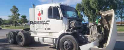 Tráiler choca con pipa de gas en Gómez Palacio, solo hubo daños materiales