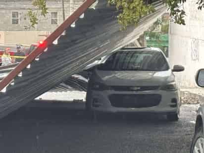 Techo de taller colapsa sobre autos por ráfagas de viento y lluvia en Monclova