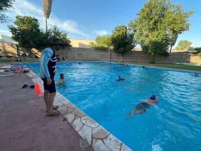 Cursos de Natación y Aquazumba continúan en Lerdo