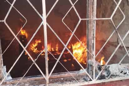 Se registra incendio en la Colonia Braulio Fernández, bomberos logran controlar el fuego
