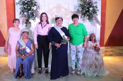 Coronan a reina de los Adultos Mayores 2025 en San Pedro