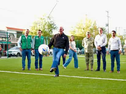 Entregan cinco canchas rehabilitadas en la Línea Verde