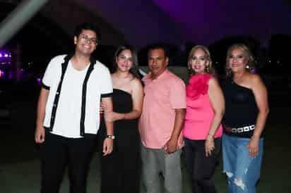 Santiago, Cecia, Hugo, Elsa y Angélica.