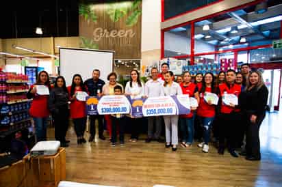 Tiendas Al Super hizo entrega de lo recaudado en el redondeo al CRIT Durango y a Mentes con Alas. (EL SIGLO DE TORREÓN)