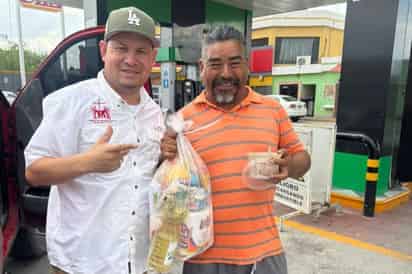 Iglesia del Pueblo y Ayuntamiento de Monclova entregan despensas