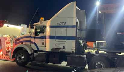 Recuperan en Coahuila tractocamión robado en NL