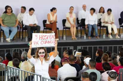 Hacen poco por los pobres y mucho por Morena: The Economist sobre programas sociales en México
