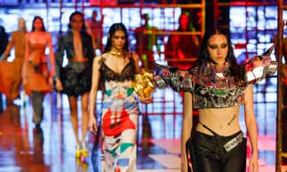 Los iconos pop de los años 90 reviven en una colección de ropa en México