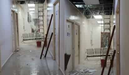 Ruptura de tubería inunda parte del Hospital General de Piedras Negras