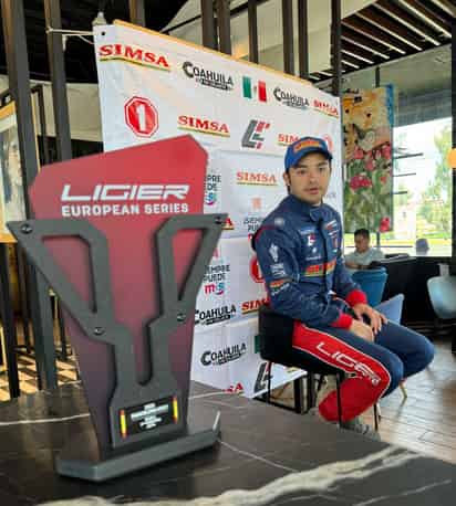 Con su trofeo obtenido en Barcelona, el juvenil piloto lagunero hace una pausa en su temporada. (META)