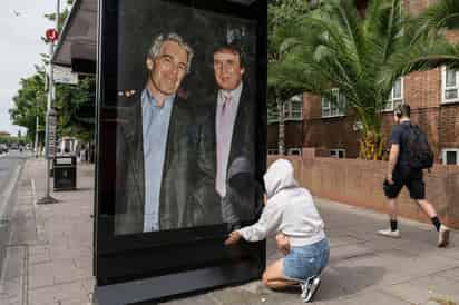 Justicia de EUA informó a Trump que su nombre aparecía en caso de Jeffrey Epstein, según WSJ