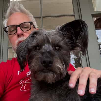 El perrito adoptado de Gunn que inspiró a 'Krypto'