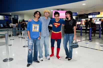 Javier, Adrian, Paulino y Valeria.
