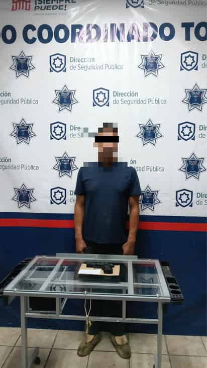 Hombre de detenido con un arma de postas en la colonia Valle Oriente, lo señalan por daños y amenazas