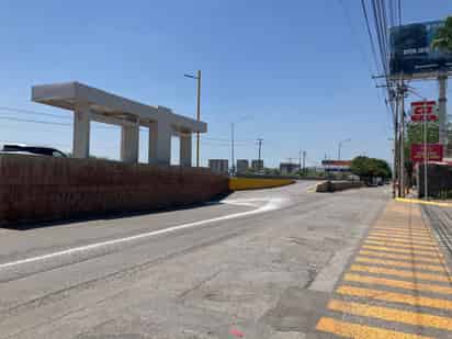 Aún no inicia la reubicación del paradero de autobús ni del puente peatonal para la obra del Paso Vial Villa Florida. (EL SIGLO DE TORREÓN)