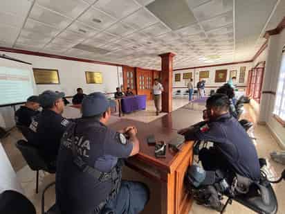 Capacitan a policías de Parras en primeros auxilios
