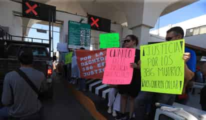 Mexicanos toman cruce fronterizo tras hallazgo de cadáveres en crematorio