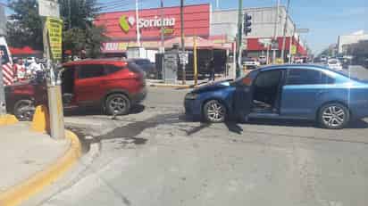 No respeta semáforo en rojo y provoca accidente en el Centro de Gómez Palacio