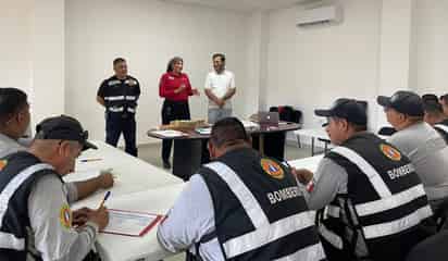Capacitan a Bomberos de Lerdo en manejo de materiales peligrosos
