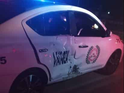 Moto se impacta contra taxi en Gómez y dos jóvenes resultan lesionados de gravedad