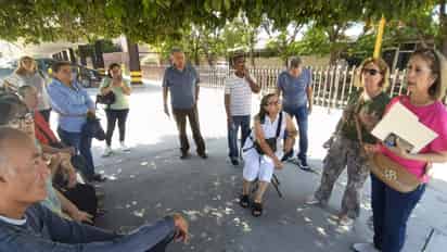 Protestan vecinos de Lerdo afuera de la CFE en Lerdo por constantes apagones