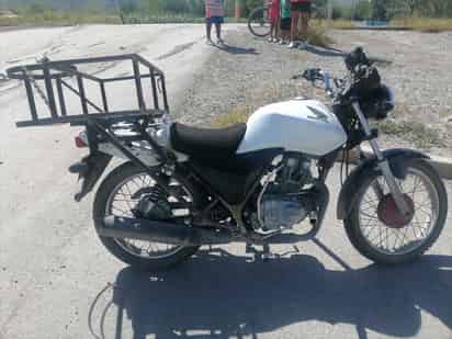 Camioneta arrolla a motociclista en Lerdo y se da la fuga