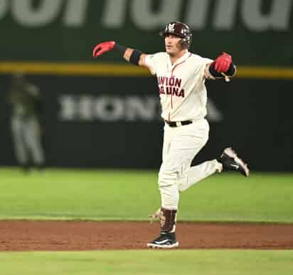 El jardinero Nick Torres celebra su cuadrangular con las bases llenas, que definió el segundo de la serie ante Tijuana.