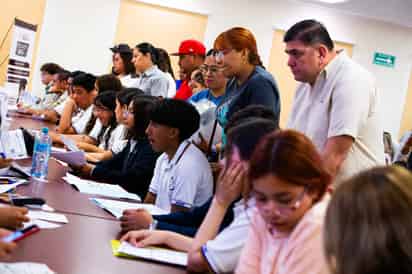 La toma de las instalaciones de Bienestar en Durango capital, retrasó la entrega de tarjetas a los estudiantes de bachillerato.