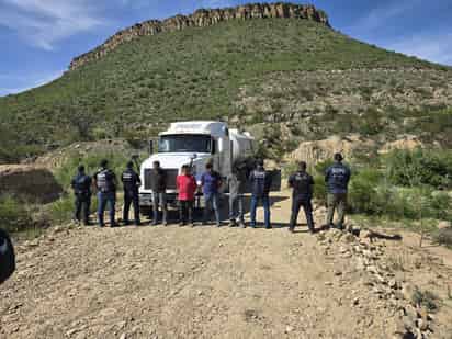 Detienen a 5 personas además de asegurar 44 mil litros de hidrocarburo y una pipa