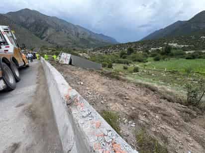 Tractocamión se vuelca en Los Chorros y deja un herido grave