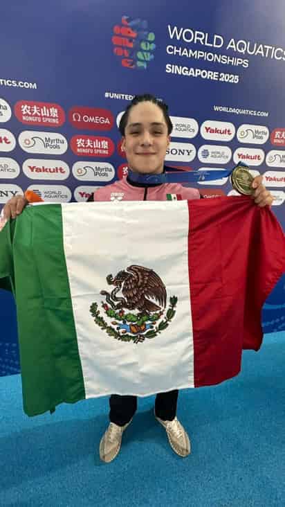 El clavadista mexicano se alzó en lo más alto del podio tras consagrarse en el trampolín de tres metros en el Mundial de Singapur.