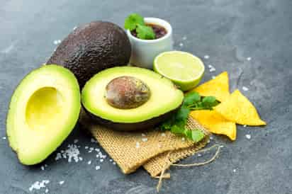 El aguacate, es uno de los frutos más nutritivos y versátiles. México lidera su producción a nivel mundial, con Michoacán a la cabeza.