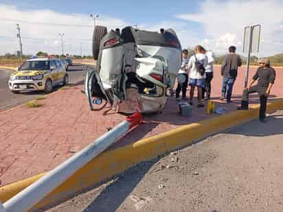 Elemento del Ejército Mexicano protagoniza volcadura en Lerdo