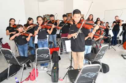 Proyecto. La Orquesta Infantil Real de Mapeme está conformada por 30 niños con edades de 7 a 18 años.