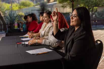 Peñoles impulsa la inclusión educativa en La Laguna con panel para docentes