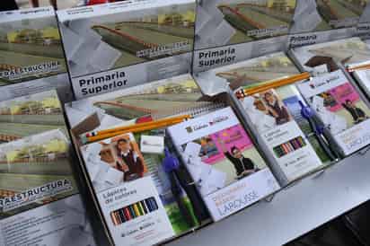 Avanza entrega de libros y materiales escolares en Matamoros y Viesca