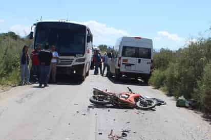 Un motociclista sin vida y otro más grave, luego de protagonizar un doble accidente