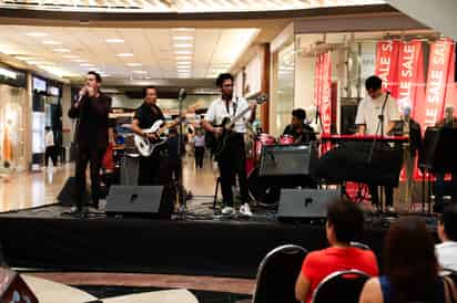 C3BAND puso a bailar a Plaza Cuatro Caminos con
su energía en el escenario.